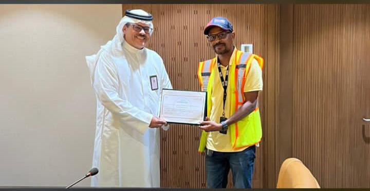 المركز الوطني للرقابة على الالتزام البيئي بالسعودية يكرم مهندس سوداني